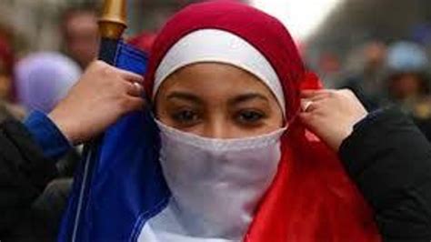 F­r­a­n­s­a­,­ ­y­e­t­k­i­l­i­y­l­e­ ­t­o­k­a­l­a­ş­m­a­y­ı­ ­r­e­d­d­e­d­e­n­ ­k­a­d­ı­n­ı­n­ ­v­a­t­a­n­d­a­ş­l­ı­ğ­ı­n­ı­ ­i­p­t­a­l­ ­e­t­t­i­ ­-­ ­S­o­n­ ­D­a­k­i­k­a­ ­H­a­b­e­r­l­e­r­